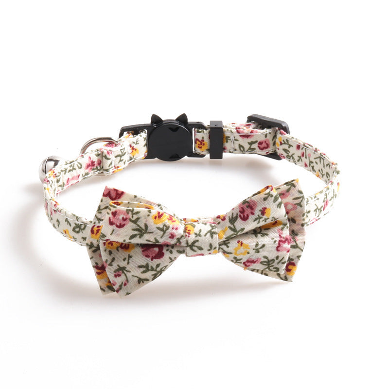 Idyllic cat collar with bow and bell