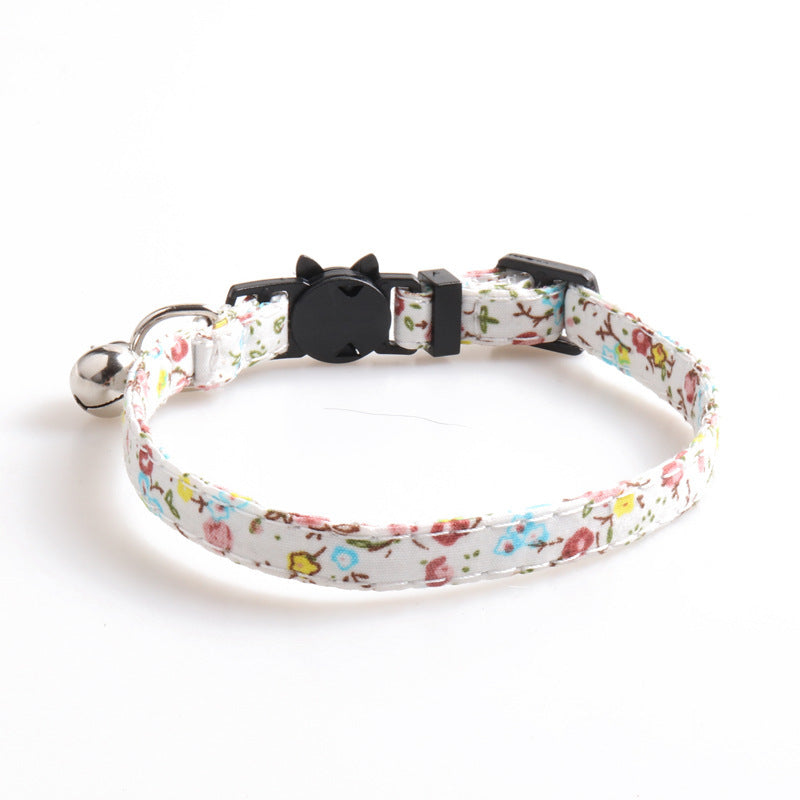 Idyllic cat collar with bow and bell