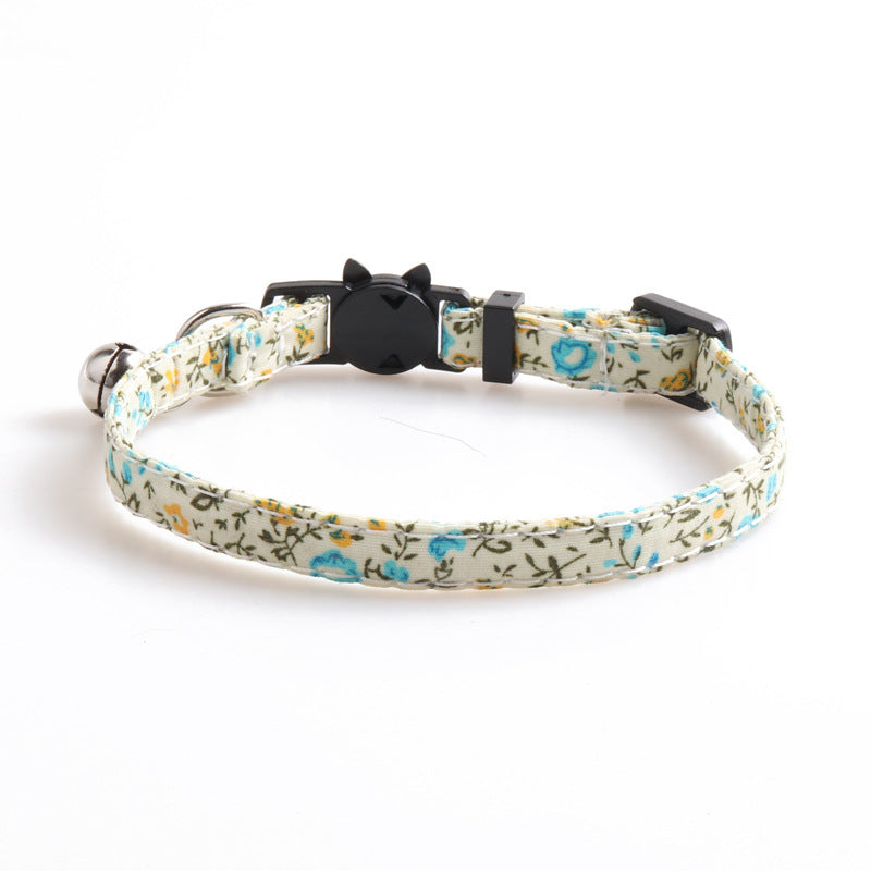 Idyllic cat collar with bow and bell