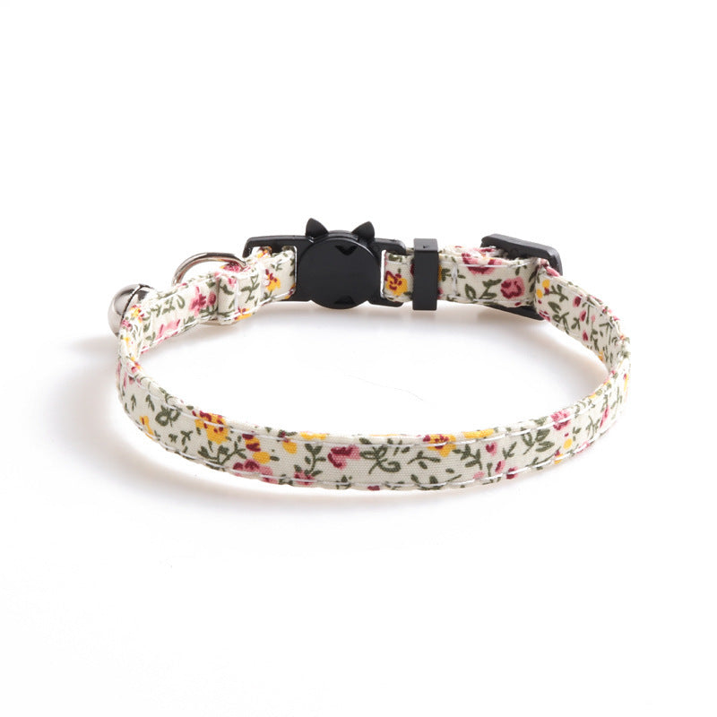 Idyllic cat collar with bow and bell