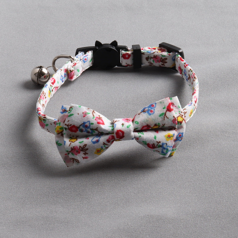Idyllic cat collar with bow and bell