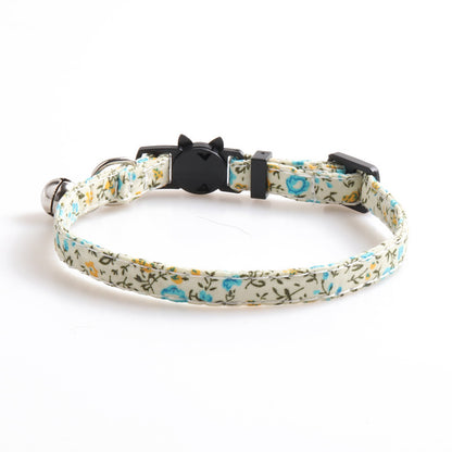 Idyllic cat collar with bow and bell