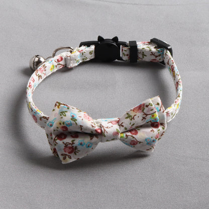 Idyllic cat collar with bow and bell
