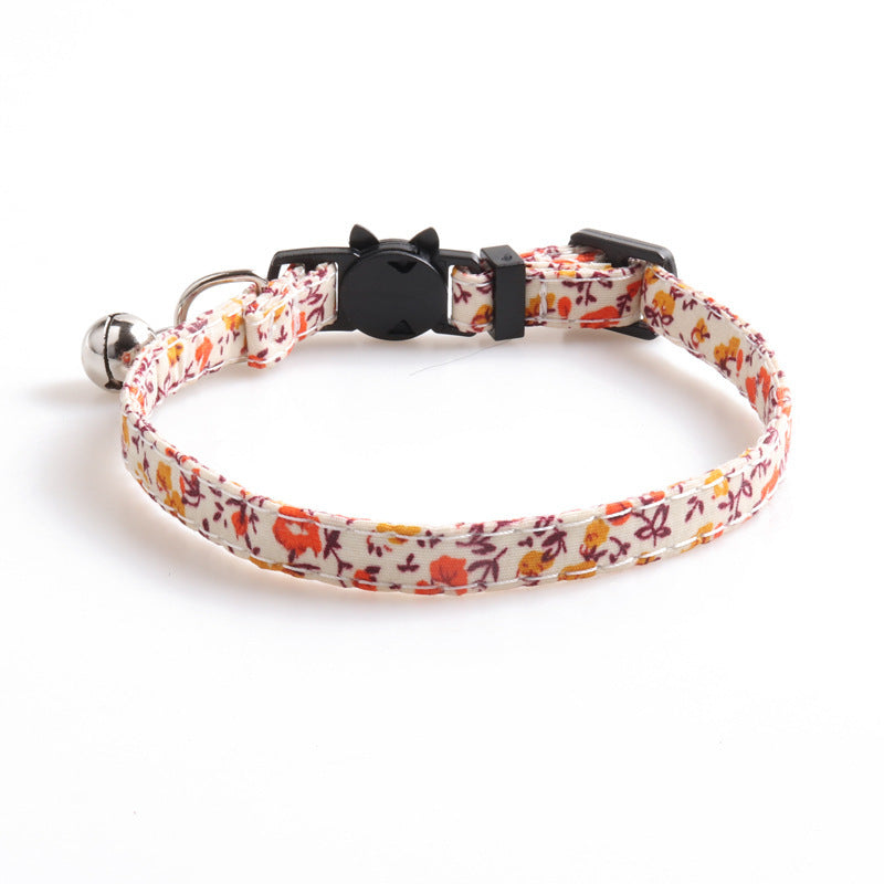 Idyllic cat collar with bow and bell