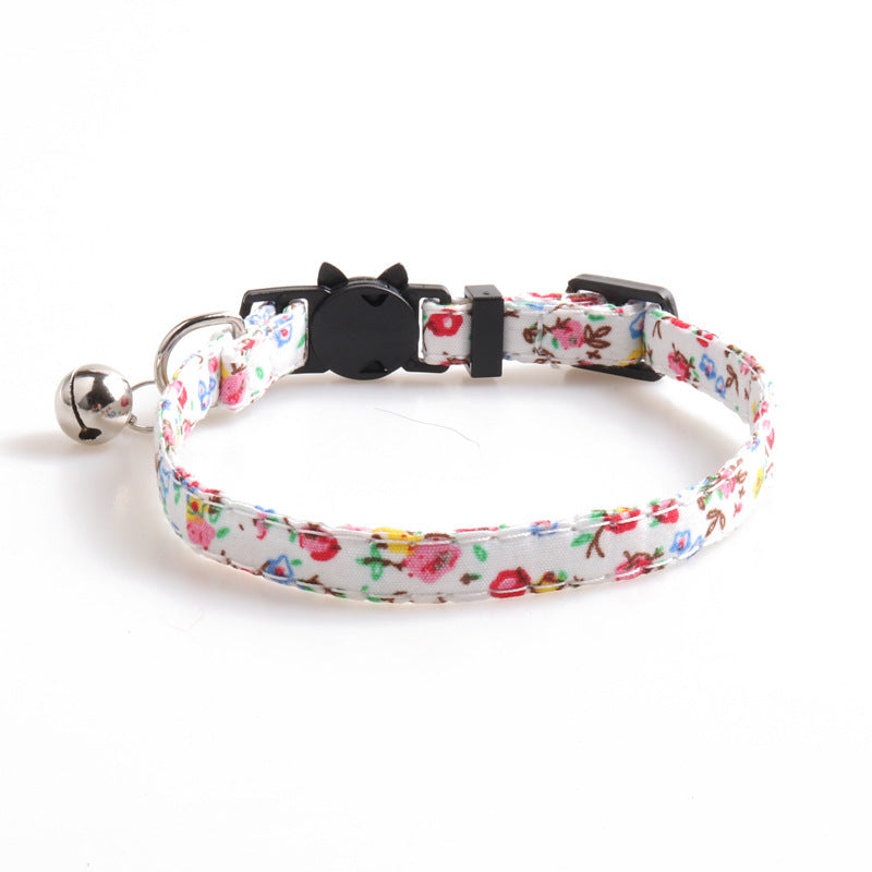 Idyllic cat collar with bow and bell