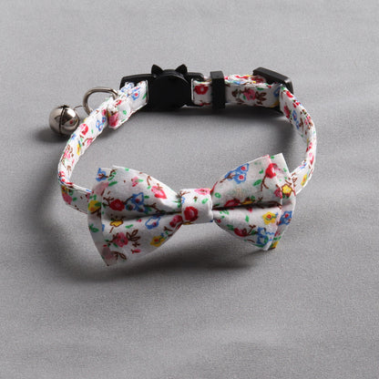 Idyllic cat collar with bow and bell