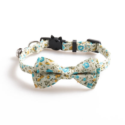 Idyllic cat collar with bow and bell